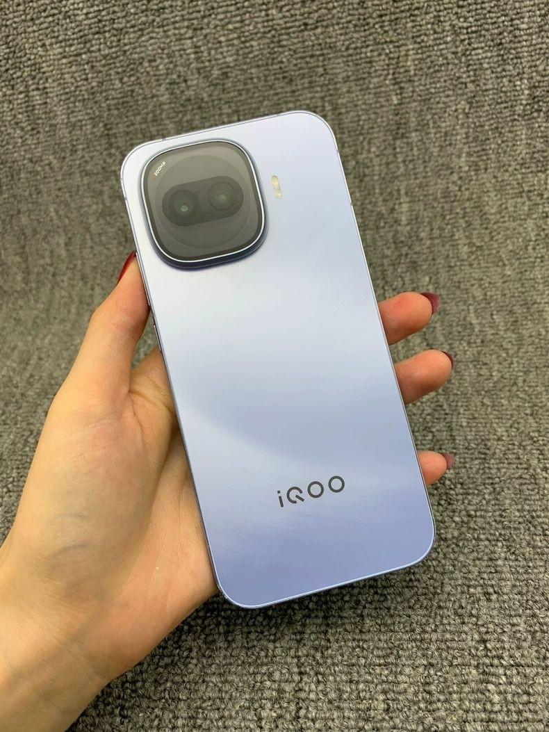 iQOO捅破中端机 “天花板”,骁龙 8 Gen5+2亿主摄+7600mAh,入手仅1899元